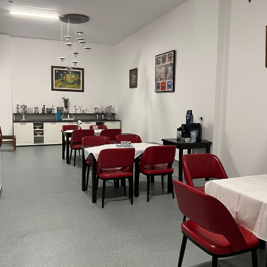 Sala de mese, cu spațiu pentru servire